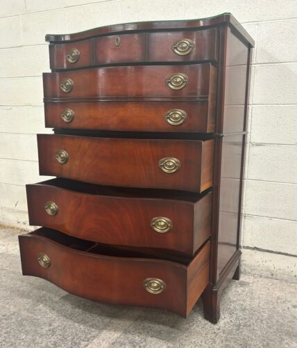 Vintage White Fine Furniture Traditional Style Bow Front Serpentine Chest - Picture 11 of 17