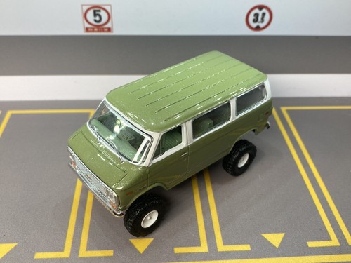 1971 Chevy Van Lifted 4x4 Truck 1/64 Diecast Custom M2 Machines Off-Road 4WD - Picture 2 of 14