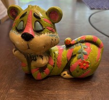 Hucha León Rosa/Verde De Colección 1966 Flower Power Rayas Cerámica Japón