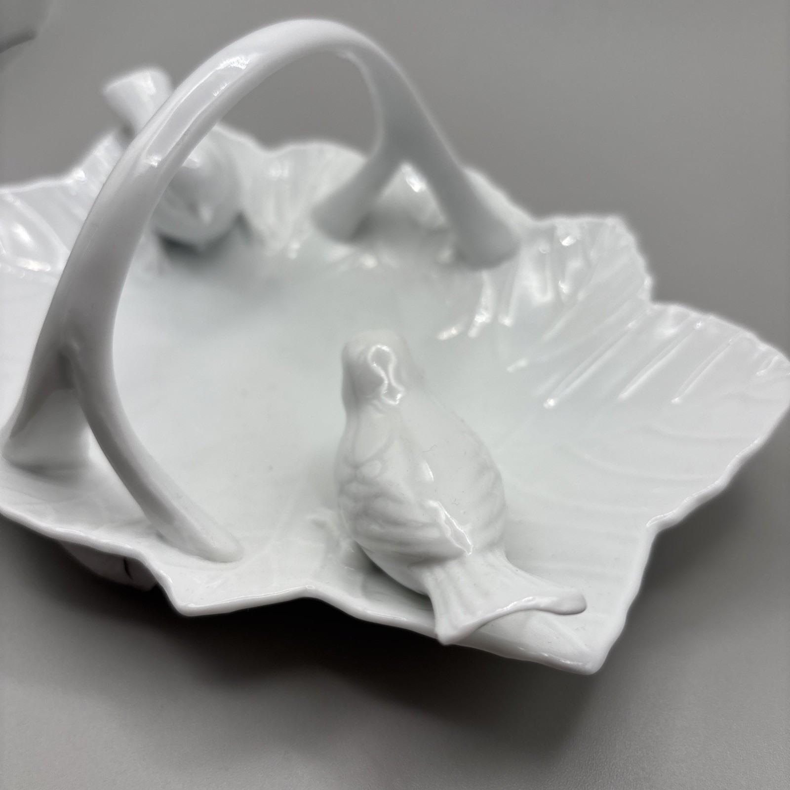 PARIS ROYAL Trinket Candy Dish White Porcelain Two Birds Handle 8