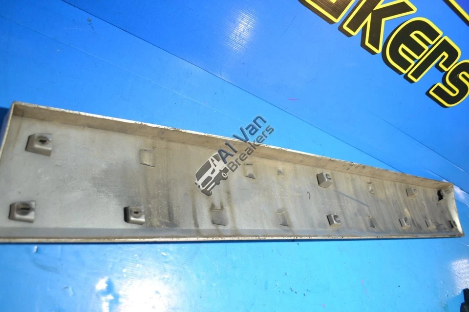 RENAULT Traffic 2014-2020 moldura externa lado del conductor 93453646 93453646 Foto 4 de 4