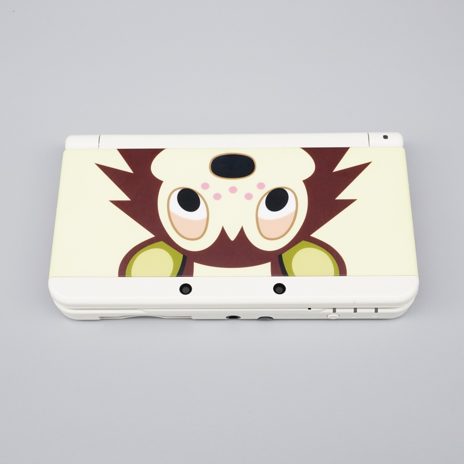 Nintendo New 3DS Animal Crossing Edition White Console + Extras (USA