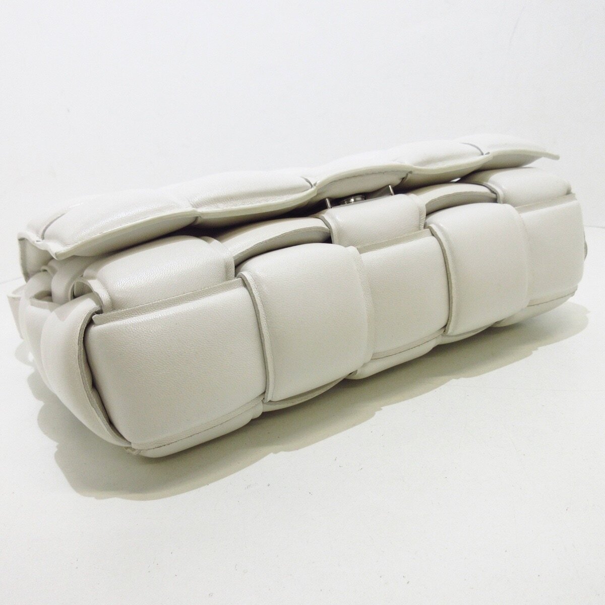 Auth BOTTEGA VENETA Padded Cassette 591970 White Leather Auth BOTTEGA VENETA Padded Cassette 591970 White Leather