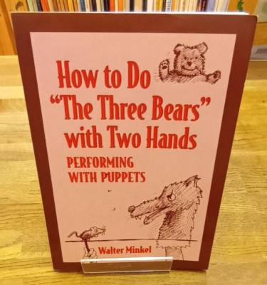 How to Do The Three Bears with Two Hands: W. Minkel-ISBN:9780838907566. EX-Lib
