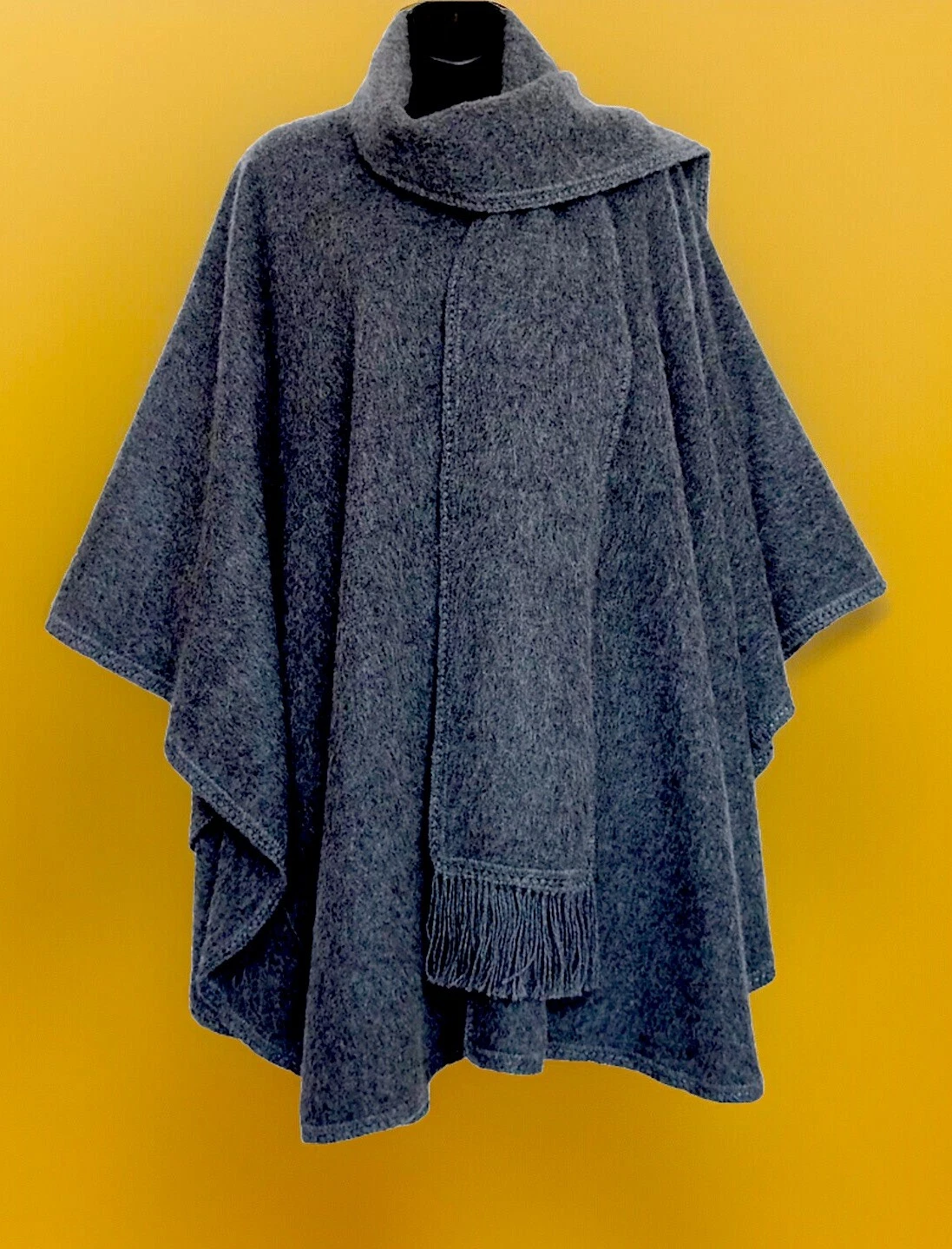 ￼ Camargo 100% Alpaca Beautiful Poncho Attached Scarf Gray One Size Unisex