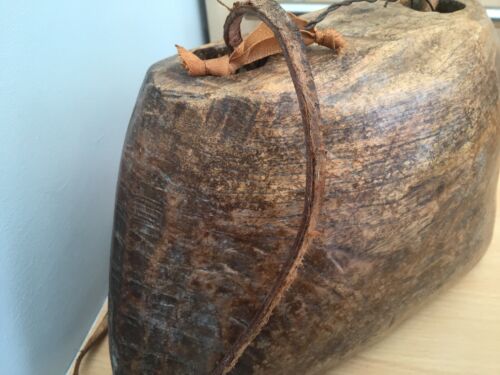 Large handcrafted primitive tribal vintage wooden cow bell/cowbell - Picture 2 of 14