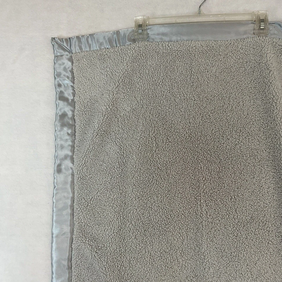 Manta de bebé gris Mudpie suave felpa satinada espalda recepción seguridad Lovey Mud Pie Foto 3 de 4