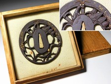 Kamakiri Mantis Design Iron Sukashi 鍔 Tsuba Edo era tsuba