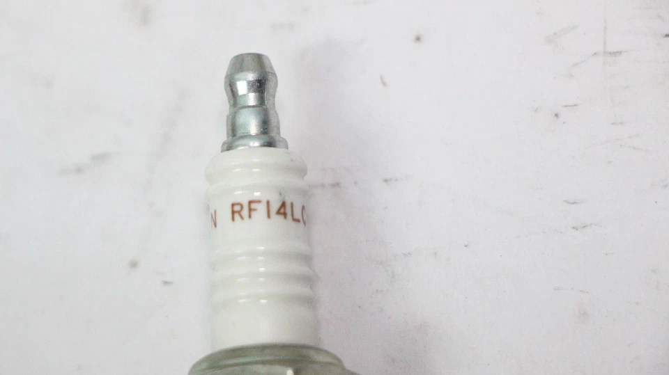 Champion Copper Plus Spark Plugs RF14LC 130S Pack of 24 - Image 3 of 4