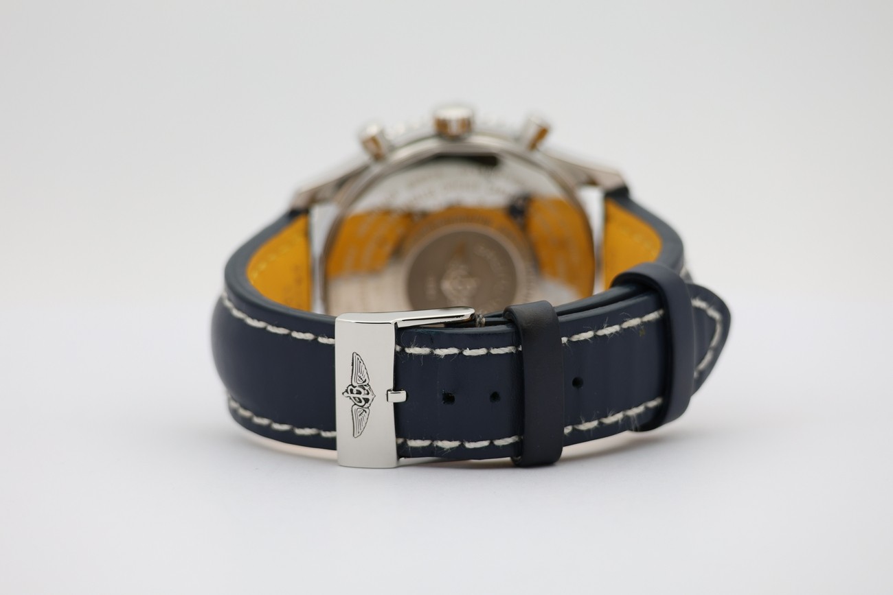 Breitling Navitimer World 46mm Automatic A24322 O… - image 4