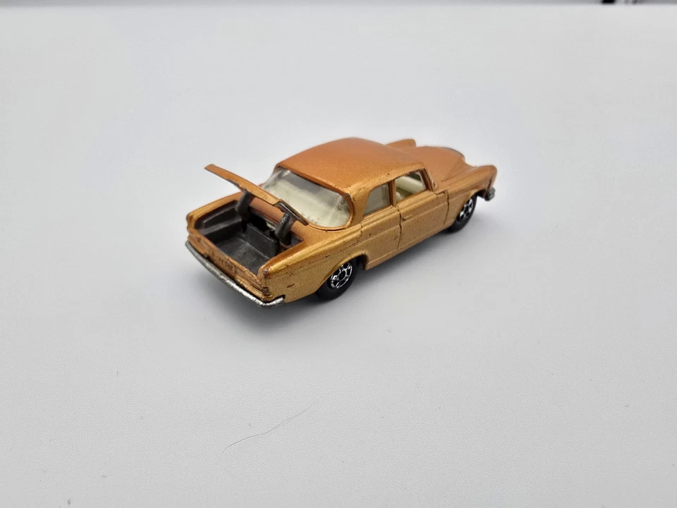 Matchbox Transitional Superfast No. Mercedes 300 SE 46 dorado sin caja en muy buen estado Foto 4 de 4