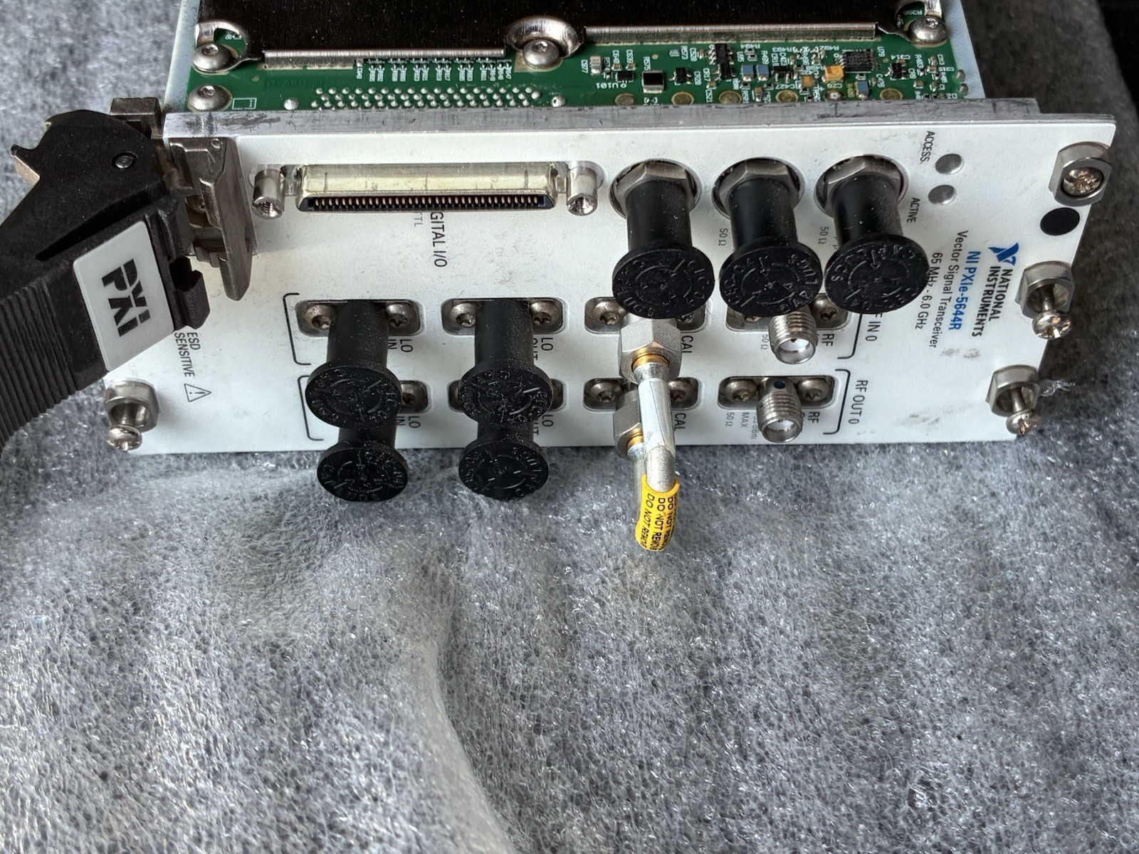 National Instruments NI PXIe-5644R Reconfigurable Vector Signal Transceiver