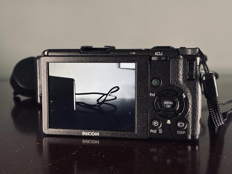 Ricoh GR Digital III, excellent condition, shutter count 752 - Image 4 of 4