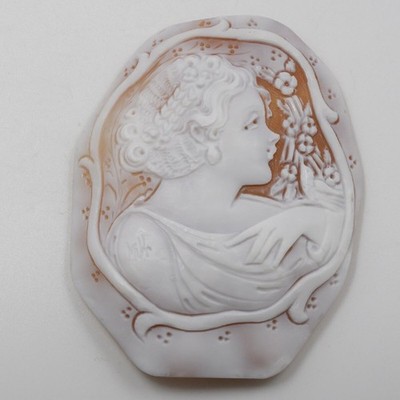 Jewelry Tsutsumi Natural Shell Cameo Woman Portrait Large Made in Japan