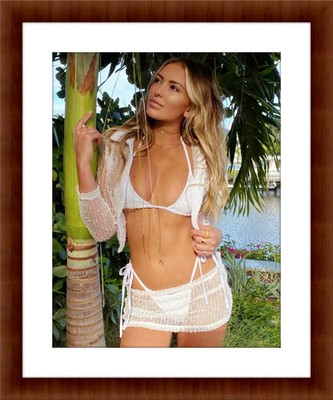 Paulina Gretzky 8.5 x 11 Candid Color Unframed Collectable Photograph