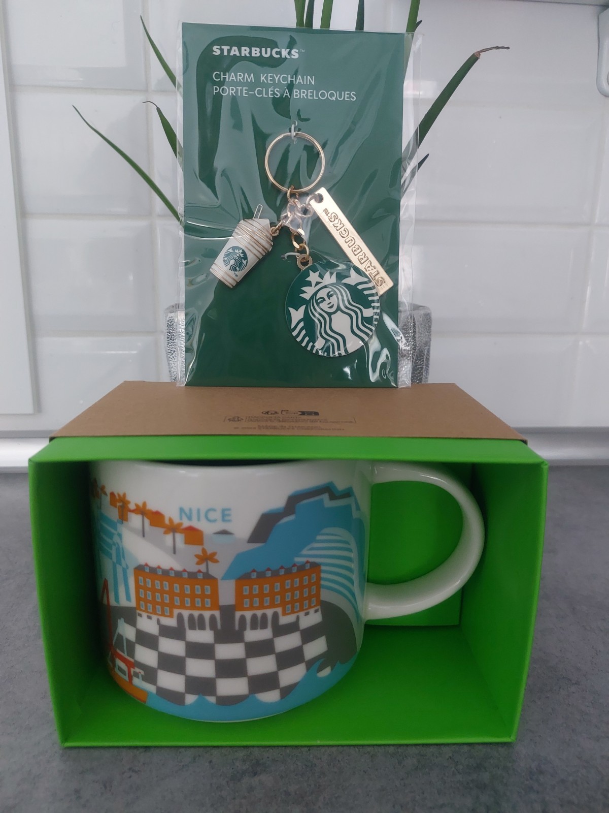 Mug Starbucks You Are Here Nice bleu en céramique 414ml et son mini porte-clés