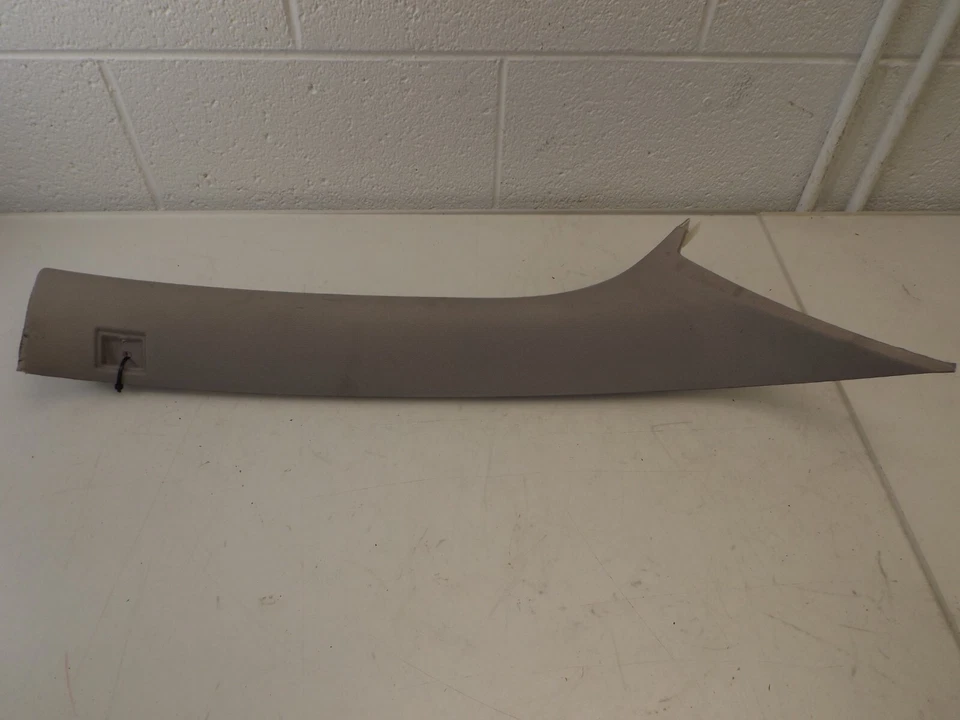 2010-2016 Volvo XC70 Passenger FR A Pillar Trim Used OEM 39838691 Foto 2 de 4