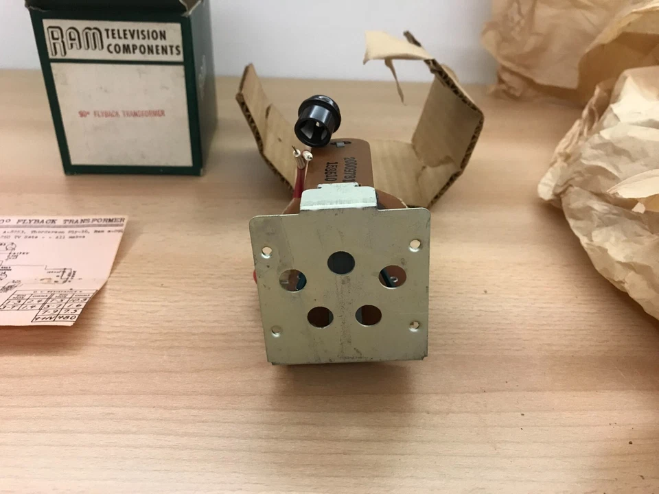 Componentes de televisión RAM 20009781 90 grados transformador Flyback - Nuevo de Lote Antiguo Foto 4 de 4