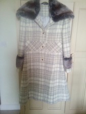 Magee Ladies Beautiful 100% Wool Coat With Fur Style Trim Size 12 Excellent Cond