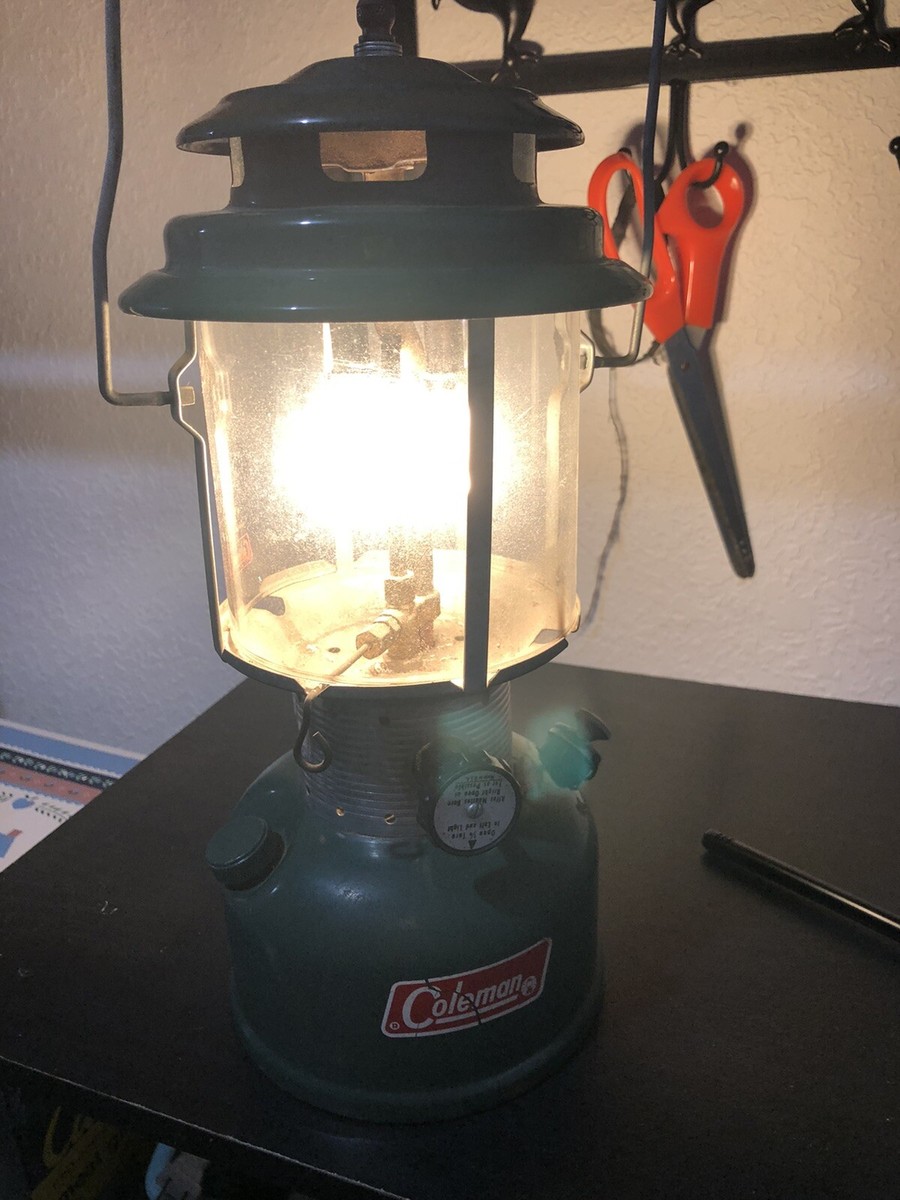 vintage coleman lantern 220F 10/71