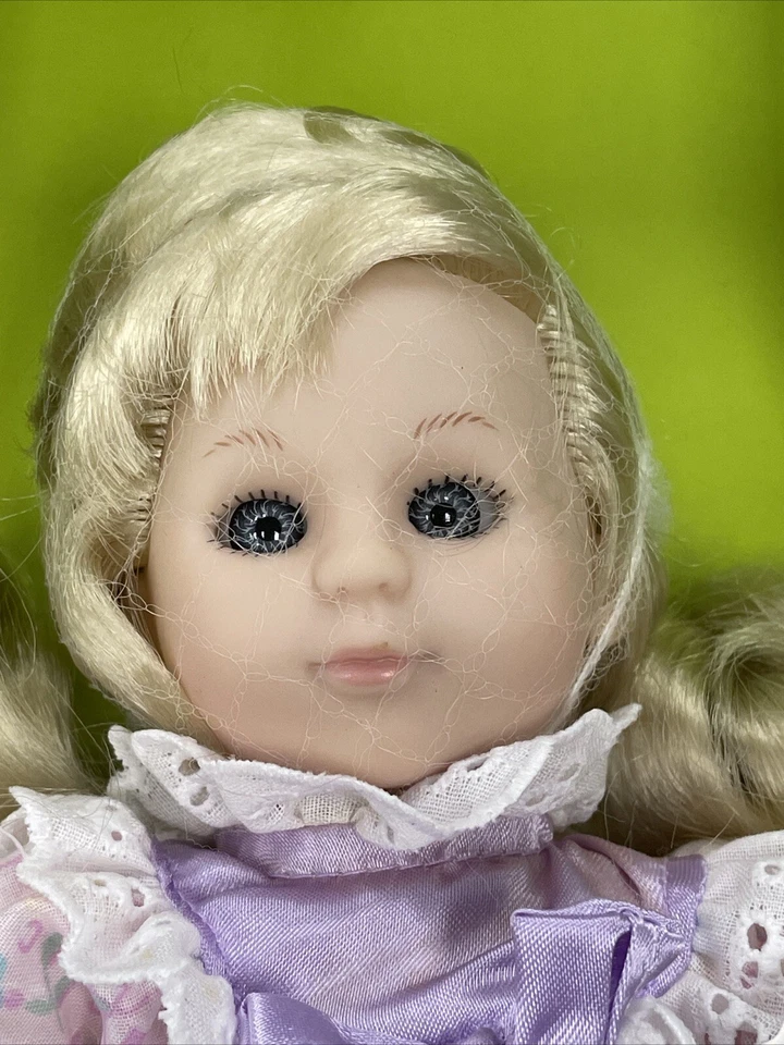 Colección Dream Vintage, Muñeca de Porcelana Irrompible, Llamada Olivia Foto 2 de 4