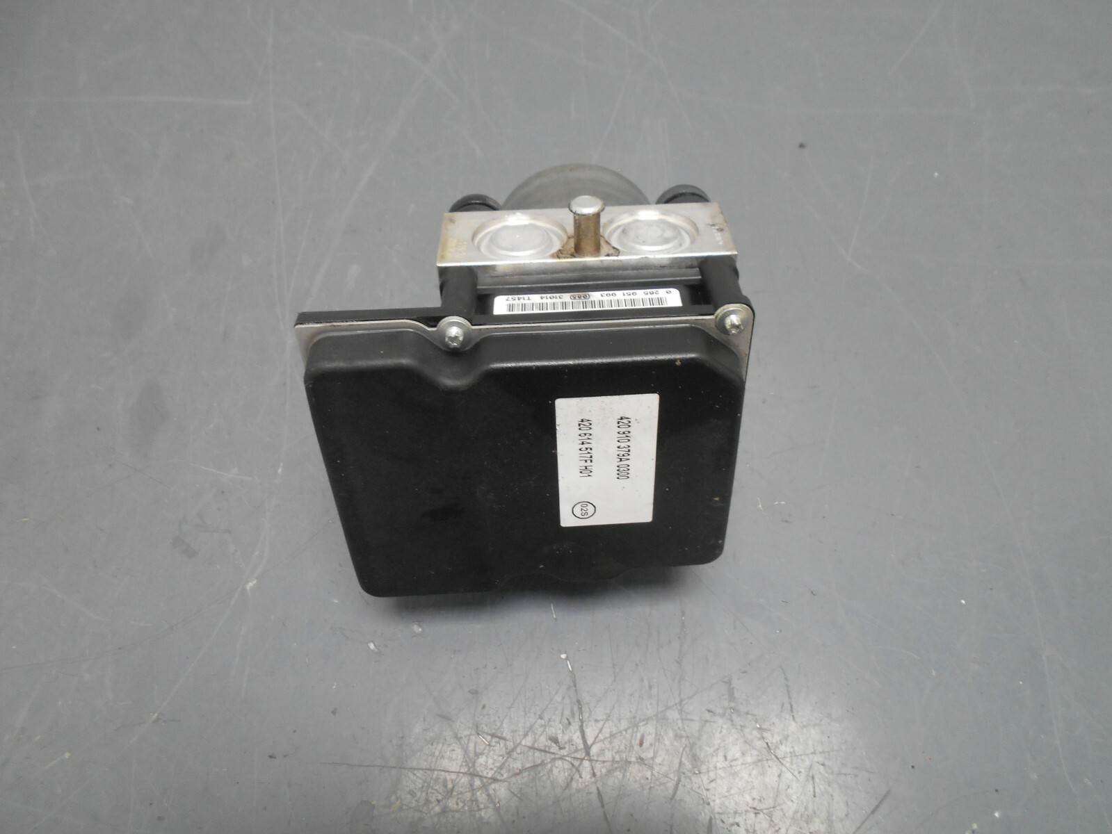 2014 11 12 13 14 Audi R8 V10 ABS Brake Pump Module #01602 i1