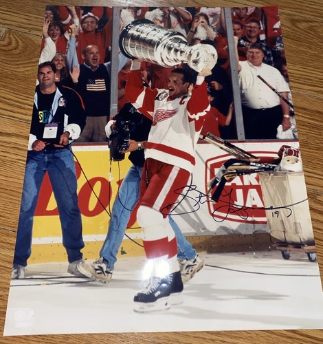 STEVE YZERMAN SIGNED AUTOGRAPH PHOTO DETROIT RED WINGS NHL 1997 Stanley Cup
