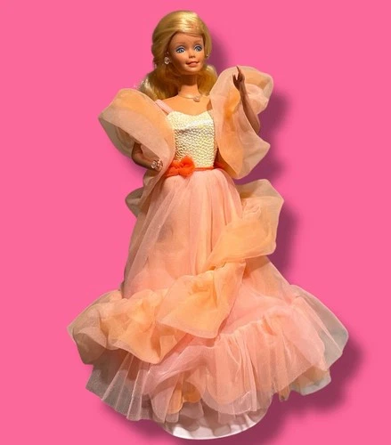 VTG 1984 Beautiful Peaches n Cream Barbie Doll w Jewelry & Accessories