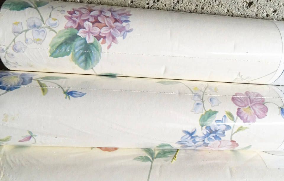 6 Rolls Pansies Lilacs Purple Red Orange Green Leaves Wallpaper 336 Sq Ft - Image 3 of 4