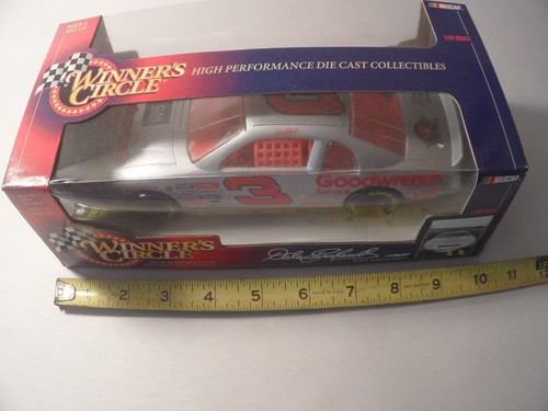 Winner's Circle NASCAR auto da corsa 1:24 Dale Earnhardt #3 Monte Carlo Goodwrench - Foto 2 di 11