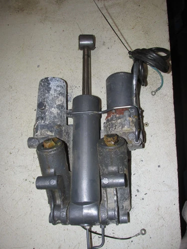 Yamaha 250hp 4 Stroke Outboard Tilt Trim Unit (69J-43800-01-8D)