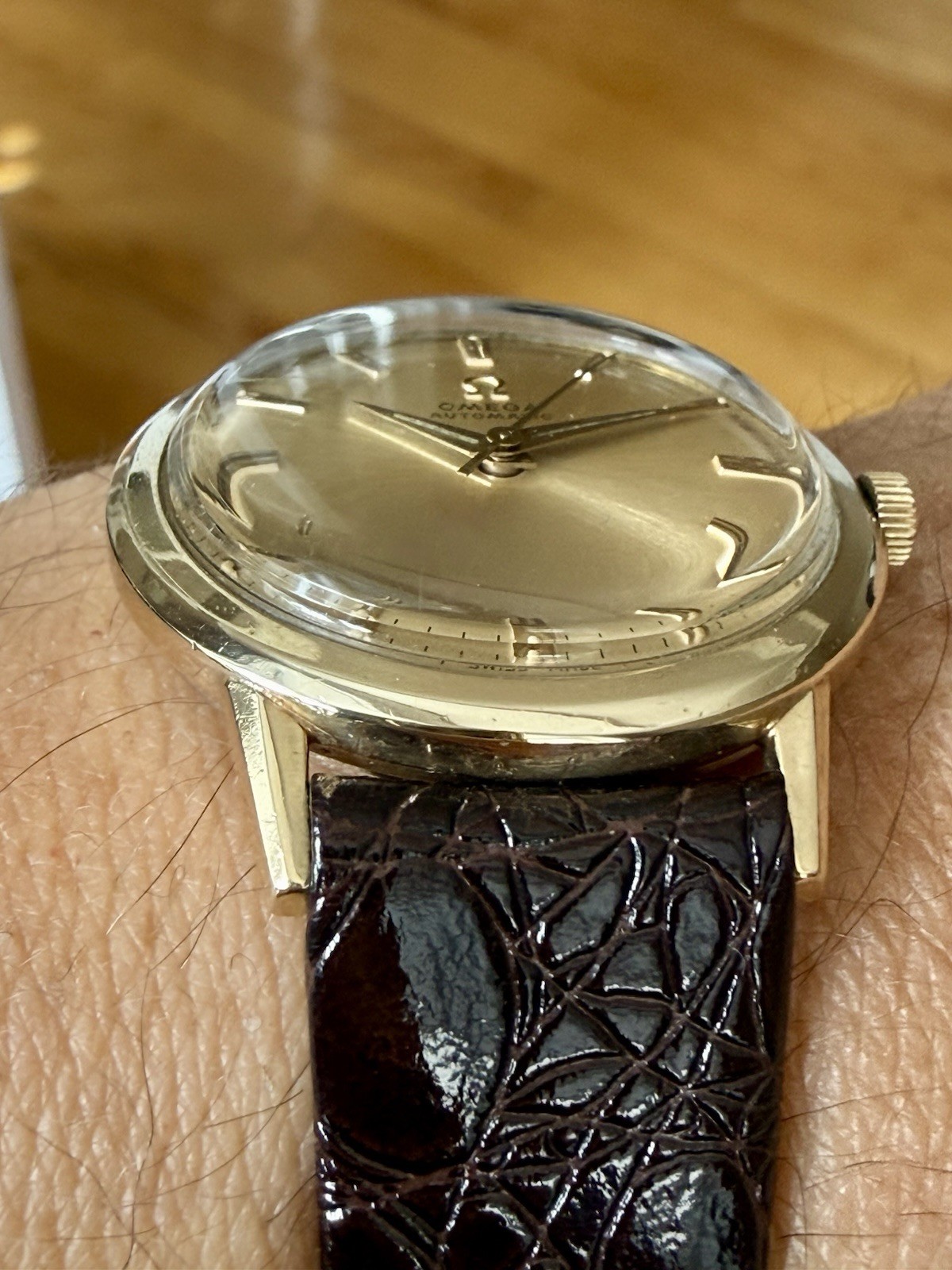 1968 OMEGA AUTOMATIC, LU6304, 10k GOLD FILLED BEZEL-RUNS +-4 SEC/DAY - MINT image 2