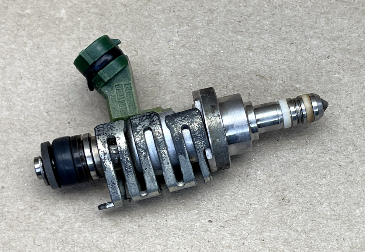 06-16 IS250 GS300 FUEL INJECTOR MARK BLACK OEM 23250-31020 / 23209-39057-A0