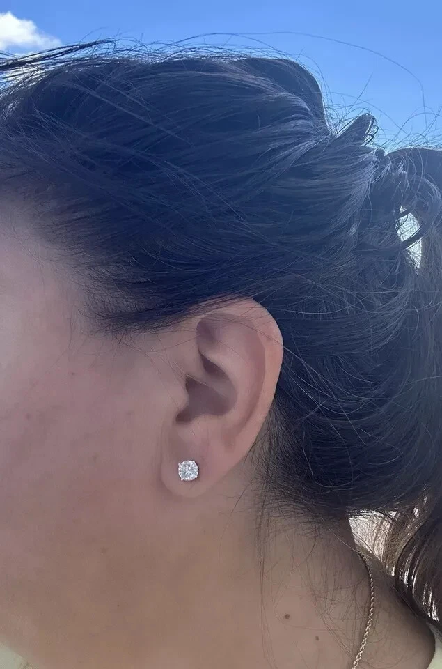Aretes de diamantes de corte redondo de 1,58 quilates de oro blanco de 14 quilates naturales nuevos Foto 3 de 4