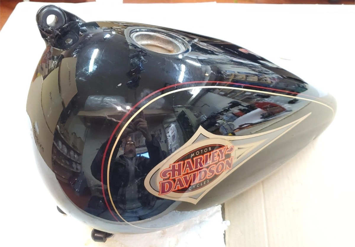 Harley-Davidson ブラックタンク新古品 OEM Left 3.5 Gal Black Gas Tank Harley Heritage Softail Fatboy