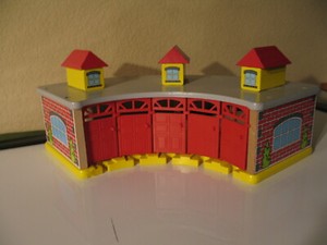 Thomas the Tank Engine Wooden Railway Roundhouse Station Tidmouth Train Toy | eBay