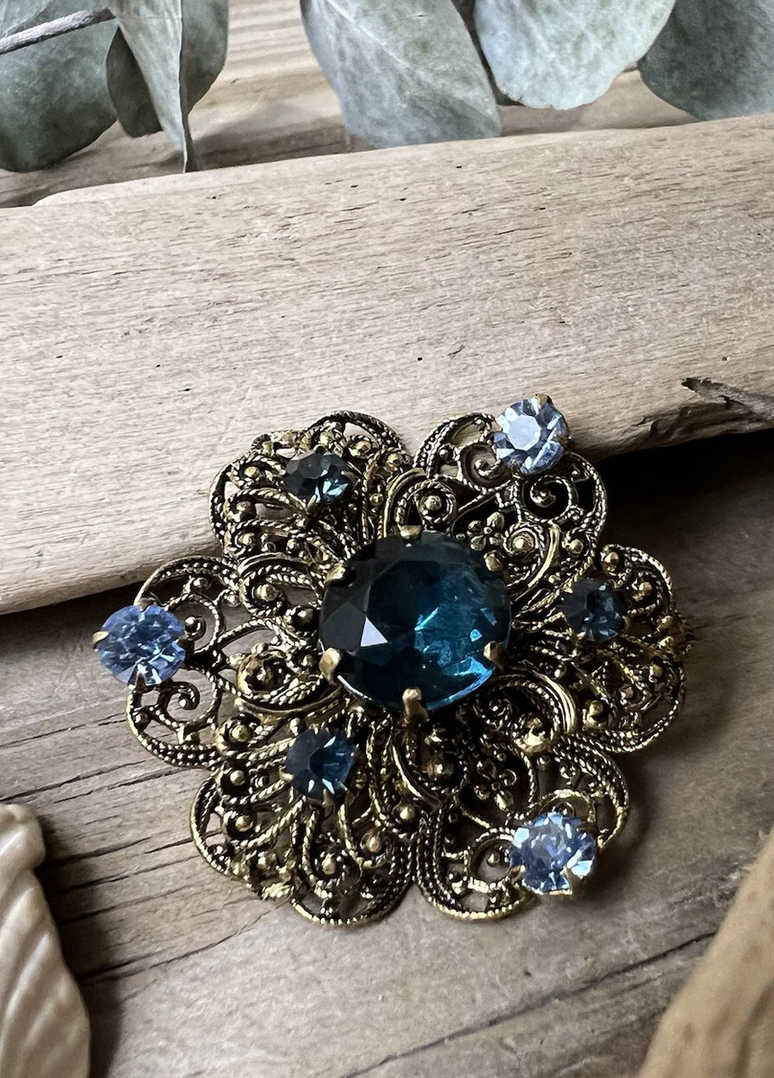 Small blue brooch deals