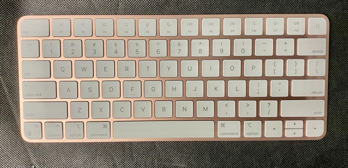 Apple純正Magic Keyboard A2450とA1843の2台セット Apple純正Magic Keyboard A2450とA1843の2台セット 安い 通販