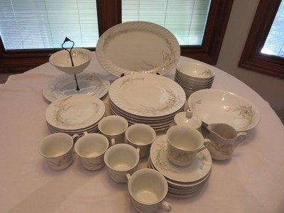 40 Piece Set Universal Porcelain China Lavender Lillies China 