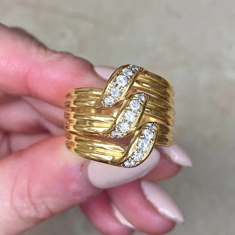 Anillo de Circón Ancho Tono Dorado Mujer Clásico Alianza de Boda Elegantes Anillos Joyería Foto 3 de 4