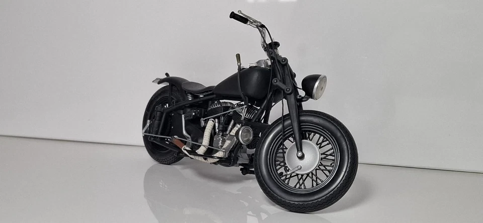Indian Bobber Schwarz. Maisto 1:10 Umbau. - Bild 2 von 4