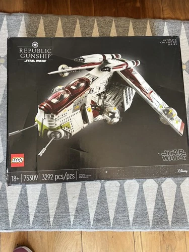 LEGO Star Wars UCS Republic Gunship 75309 Retired! New/Sealed Minor Box damage