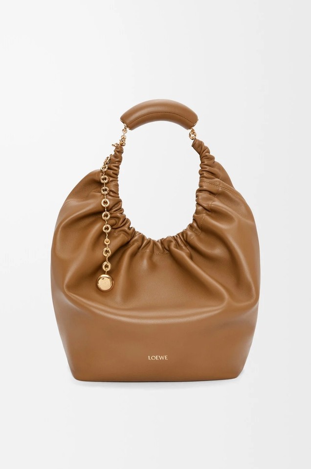 Loewe Medium Squeeze bag in Brown Leather Shoulder Bag, Adjustable Gold Strap