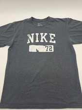 Nike T-shirt Men Medium Gray Graphic Tee. 43421