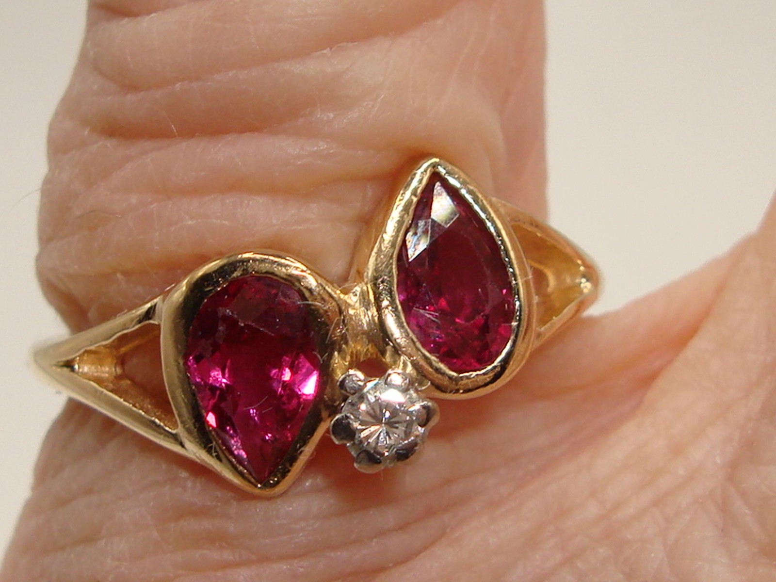 UNIQUE 14K SOLID GOLD APPROX. 2/3 CARAT RUBY & DI… - image 1