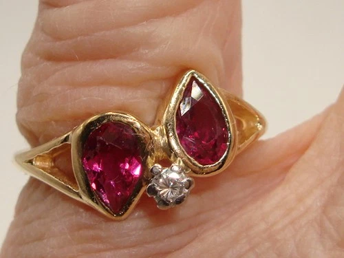 UNIQUE 14K SOLID GOLD APPROX. 2/3 CARAT RUBY & DIAMOND ACCENT RING! SZ 6