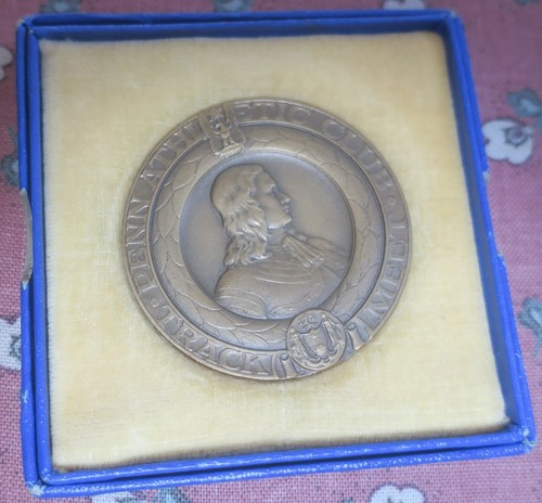 1939 Univ of Pennsylvania 880 yard Medal to mile,1500 M World record holdr alum