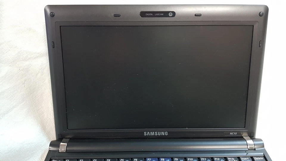 Notebook Samsung NP-nc10 10" Intel Atom N270 1GB 160GB, SEM SISTEMA OPERACIONAL - Imagem 2 de 4