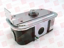 JOHNSON CONTROLS P32AJ-2 / P32AJ2 (BRAND NEW)