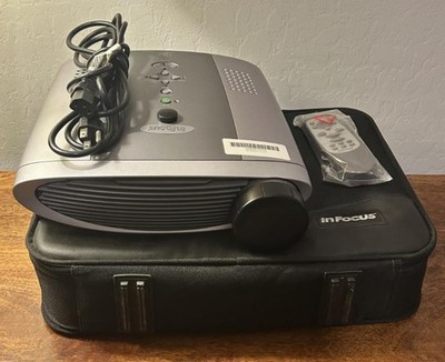 INFOCUS projector LP500/530 in carrying case W Cords, Controller & More